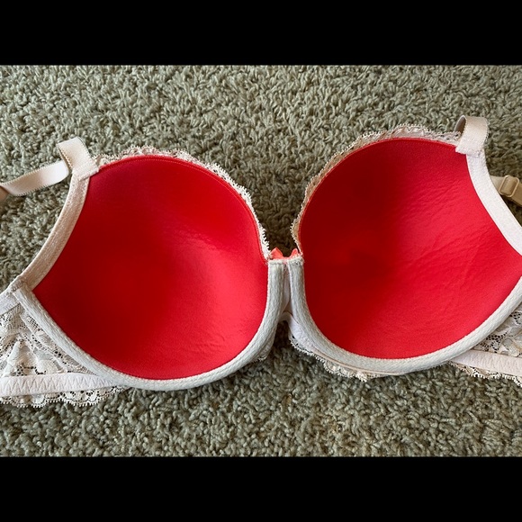 Victoria’s Secret bra 36DD - Picture 2 of 4
